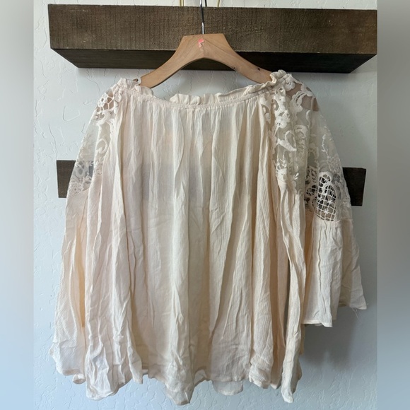 Umgee|Boho cream Wide sleeve blouse with Lace Floral embroidered sleeves•••Large - Picture 6 of 11